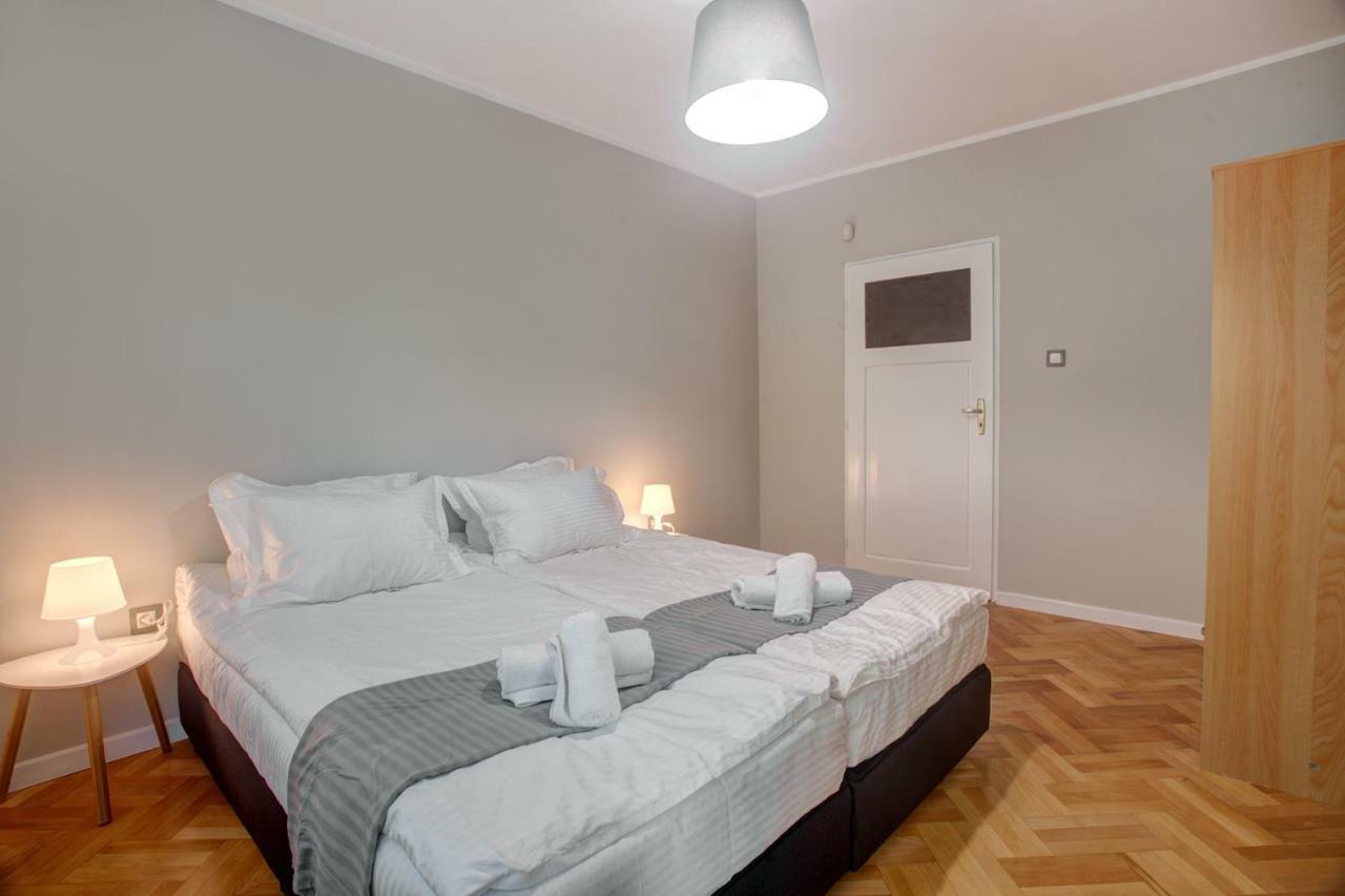 Spacious Flat Close To The American Embassy Sofia Esterno foto