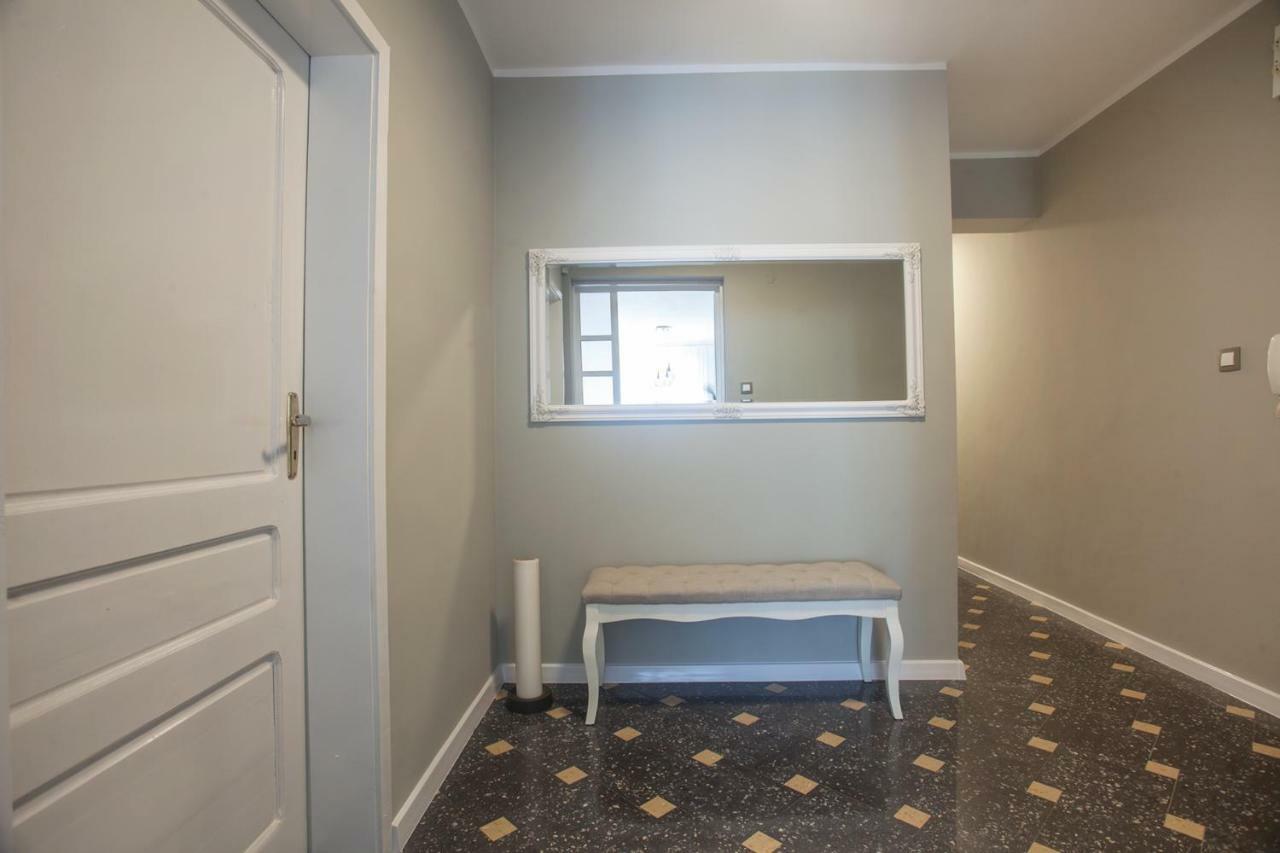 Spacious Flat Close To The American Embassy Sofia Esterno foto